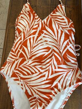 Women Orange & White Palm-Print One-Piece Swimsuit size medium